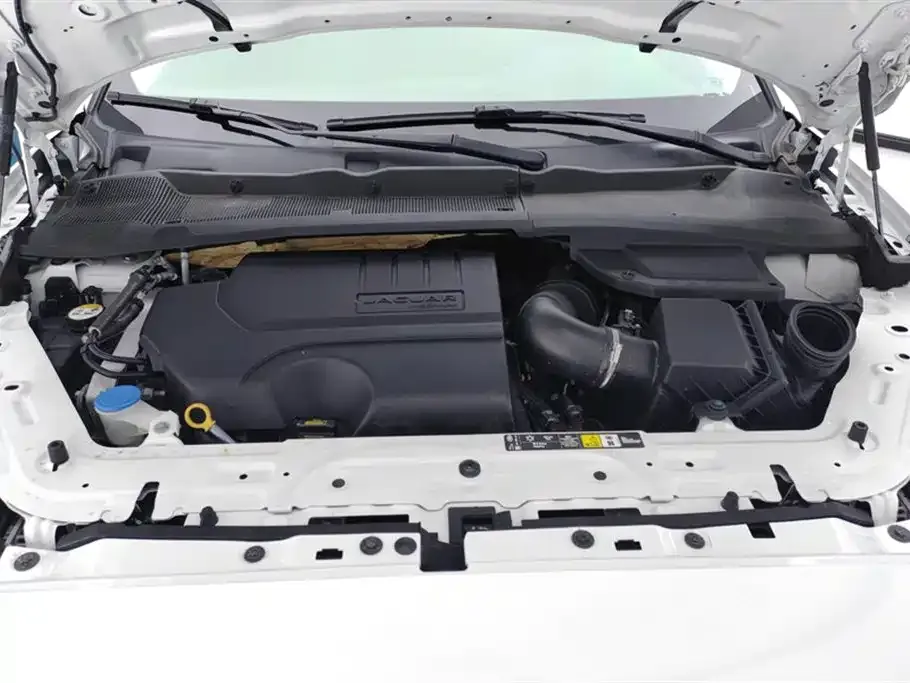 Jaguar E-PACE — фото 10