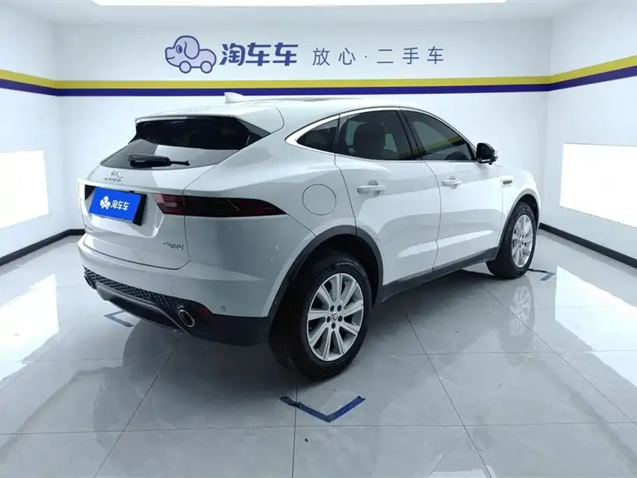 Jaguar E-PACE — фото 3