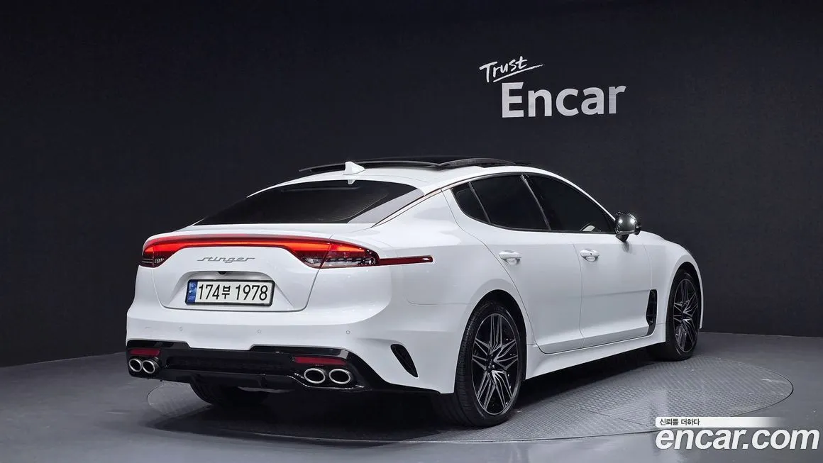 Kia Stinger 2023 из KR, фото 2