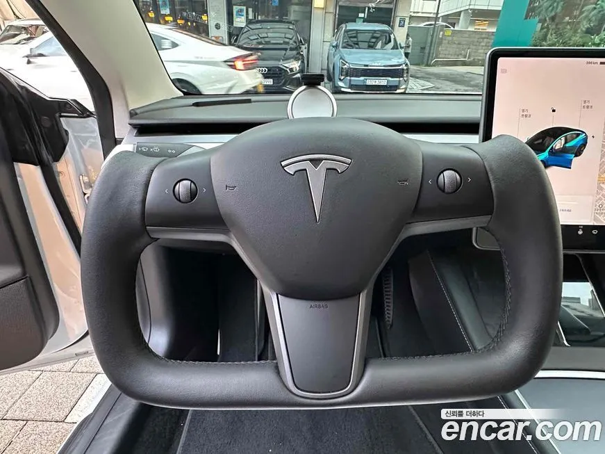 Tesla Model 3 — фото 10