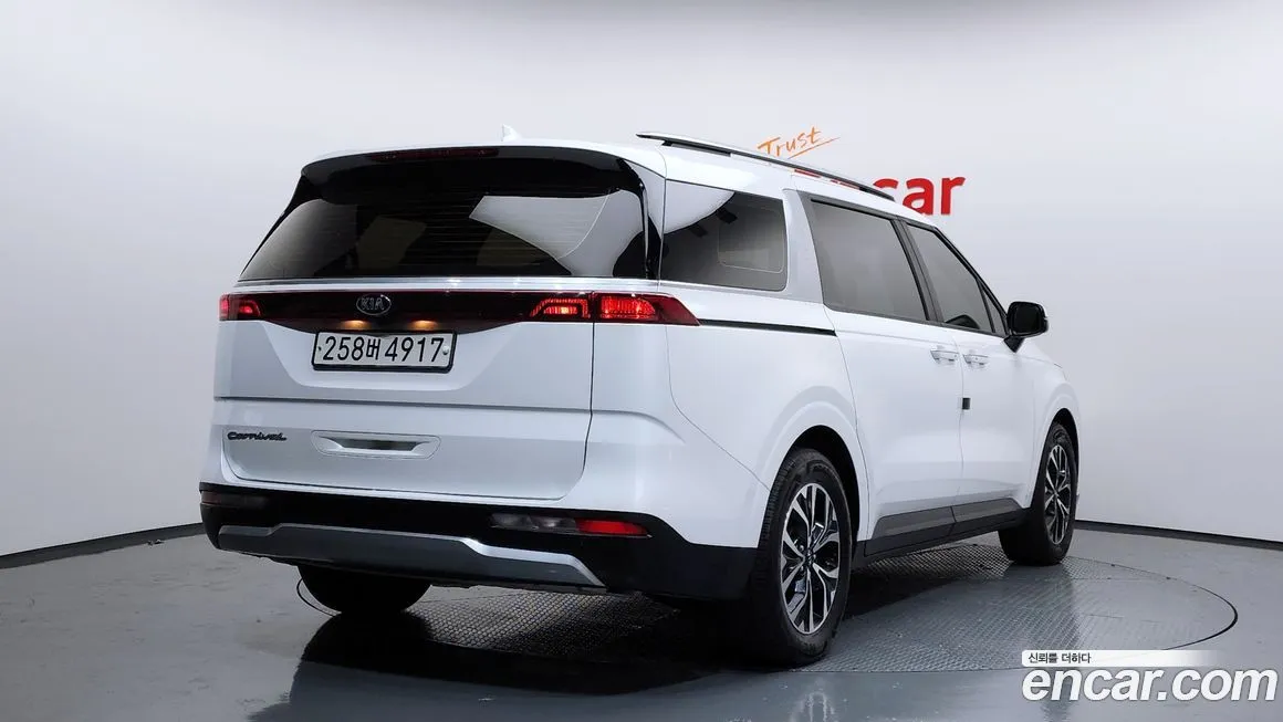 Kia Carnival — фото 2