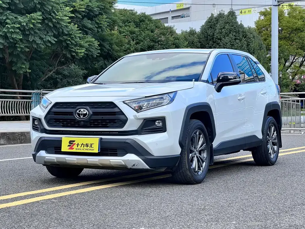 Toyota RAV4 2024 из CN, фото 1