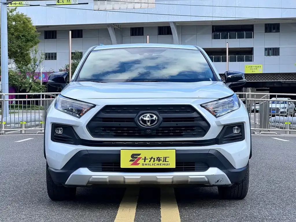Toyota RAV4 2024 из CN, фото 2