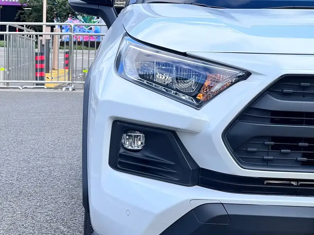 Toyota RAV4 2024 из CN, фото 3