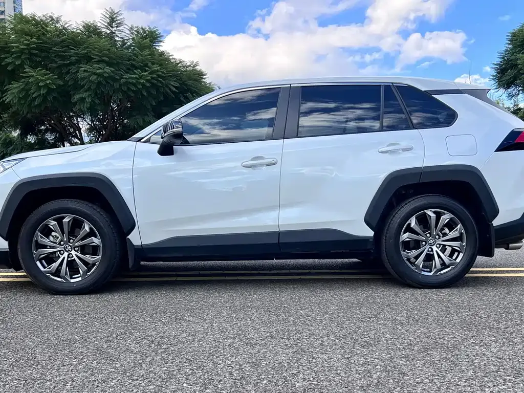 Toyota RAV4 2024 из CN, фото 5