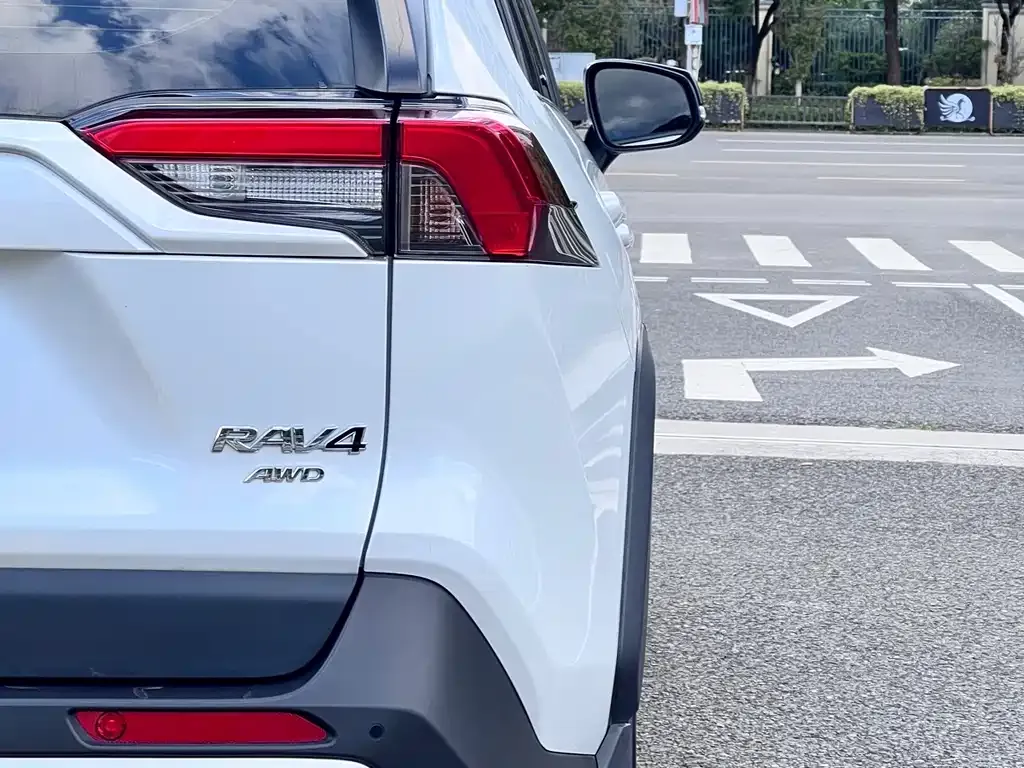 Toyota RAV4 2024 из CN, фото 8