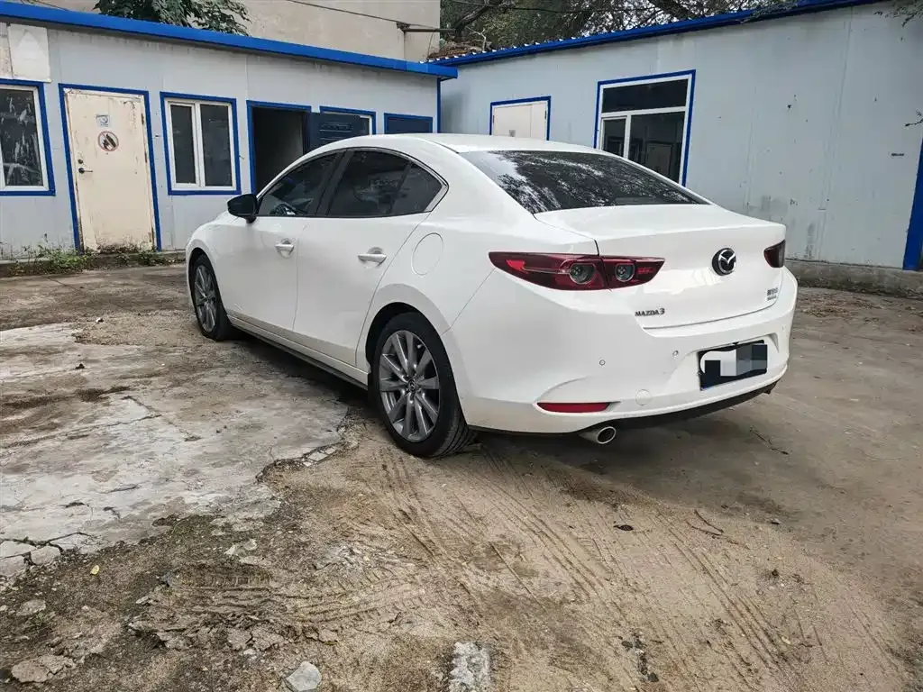 Mazda 3 Axela — фото 10