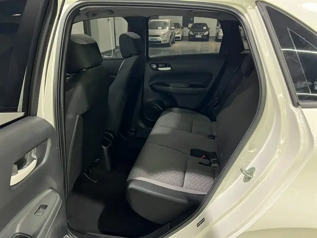 Honda Fit — фото 10
