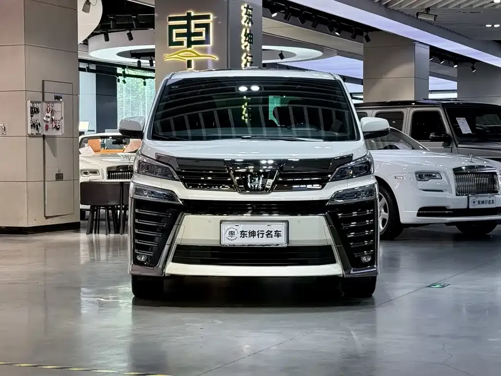 Toyota Vellfire — фото 2