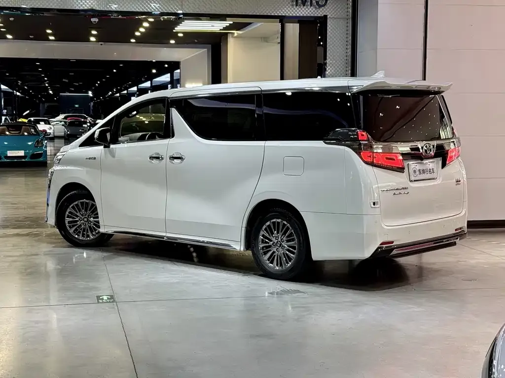 Toyota Vellfire — фото 4