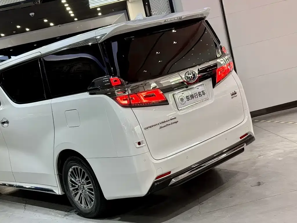 Toyota Vellfire — фото 6