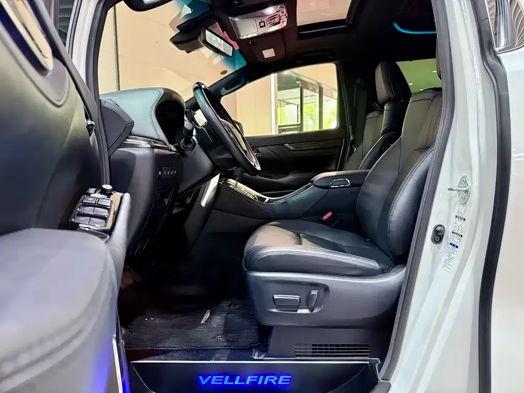 Toyota Vellfire — фото 7