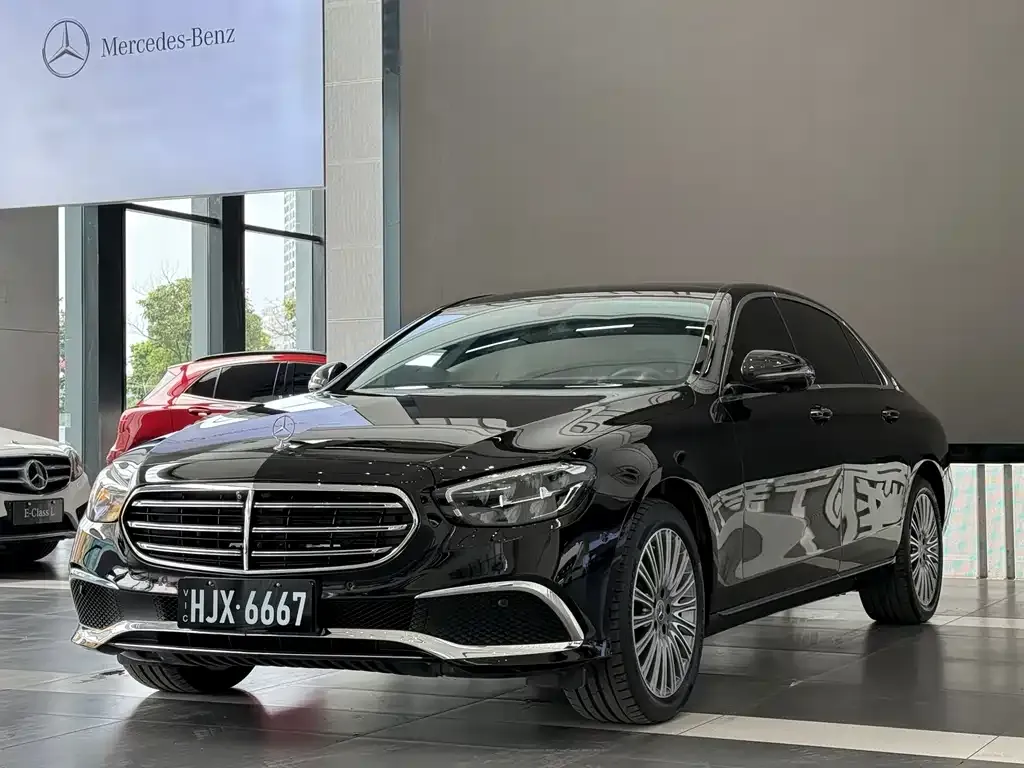Mercedes-Benz E-Class — фото 1