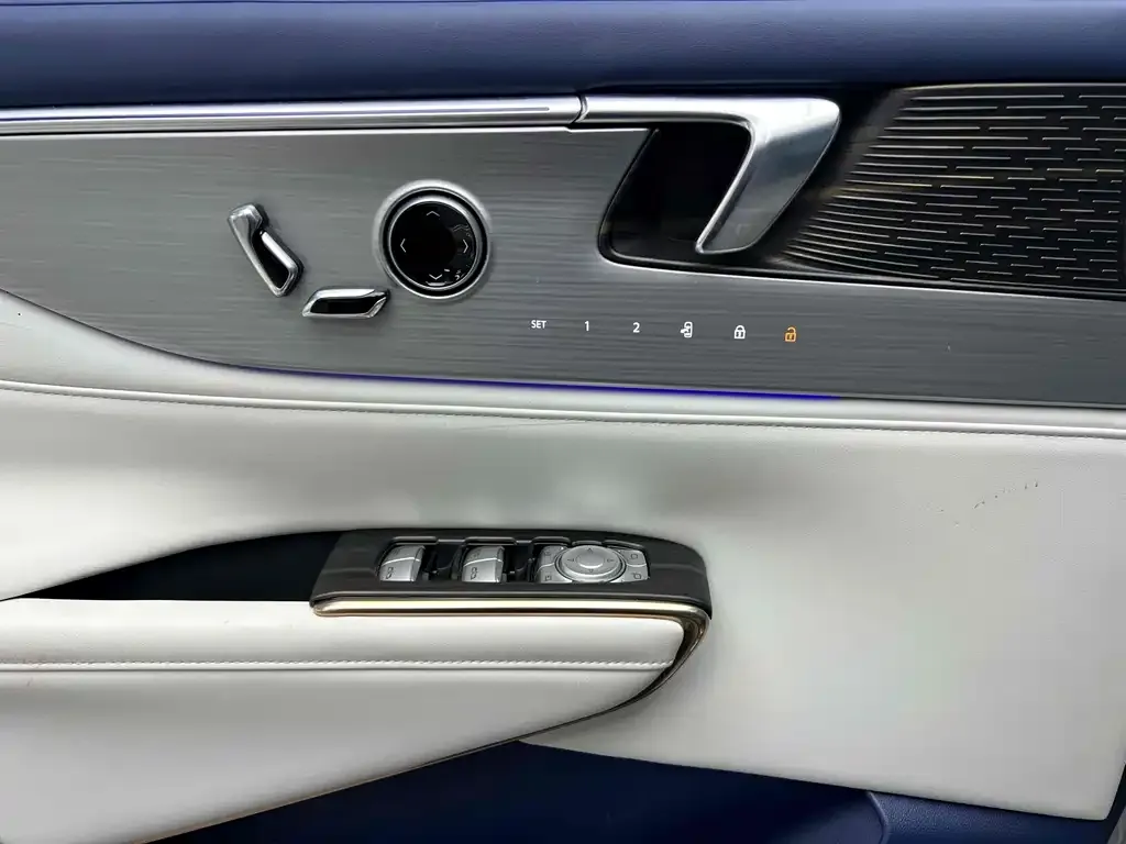 Buick GL8 Hybrid — фото 6