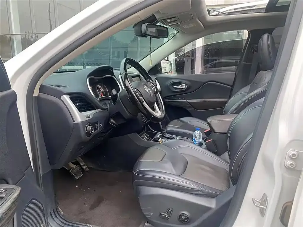 Jeep Cherokee 2021 из CN, фото 9