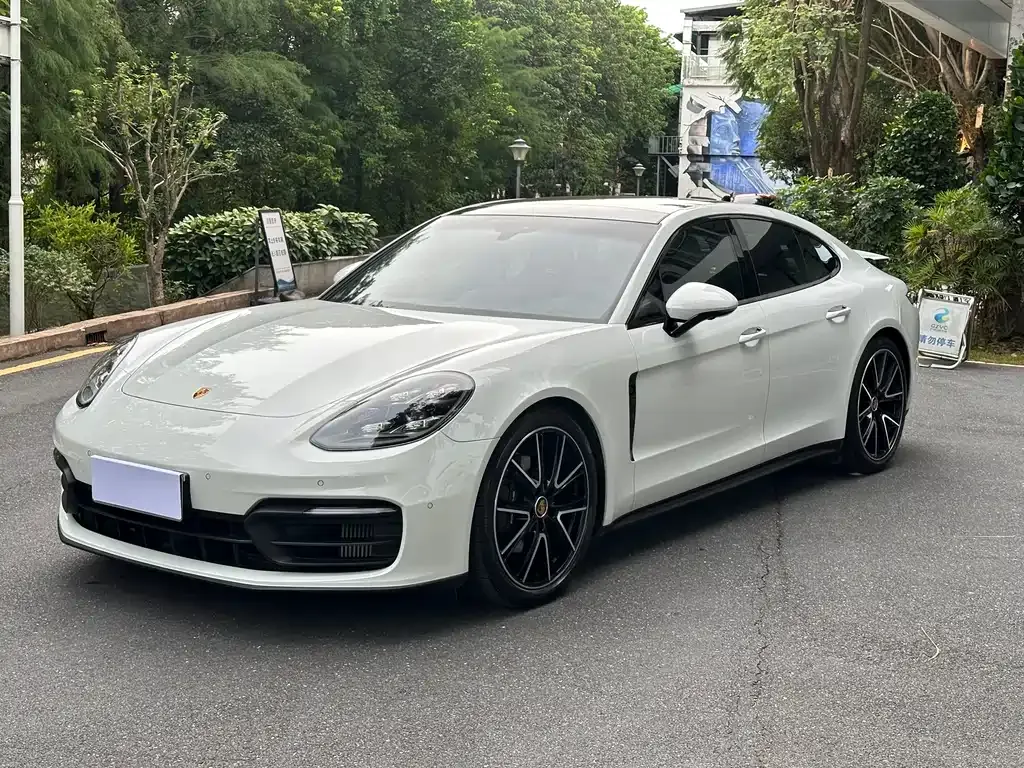 Porsche Panamera — фото 1
