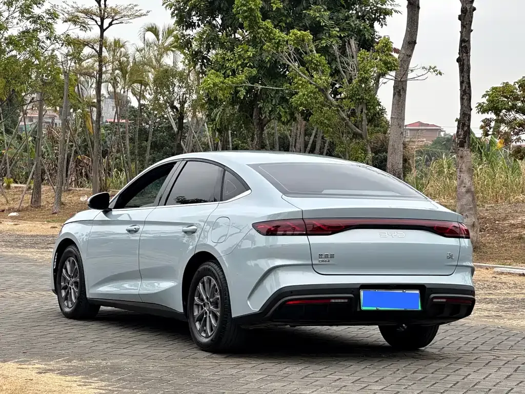 BYD Qin L — фото 5