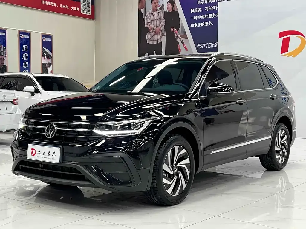Volkswagen Tiguan L — фото 1