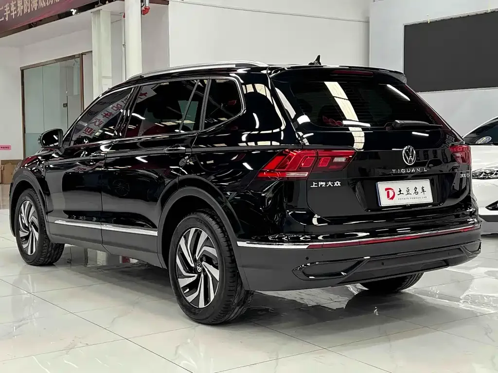Volkswagen Tiguan L — фото 9