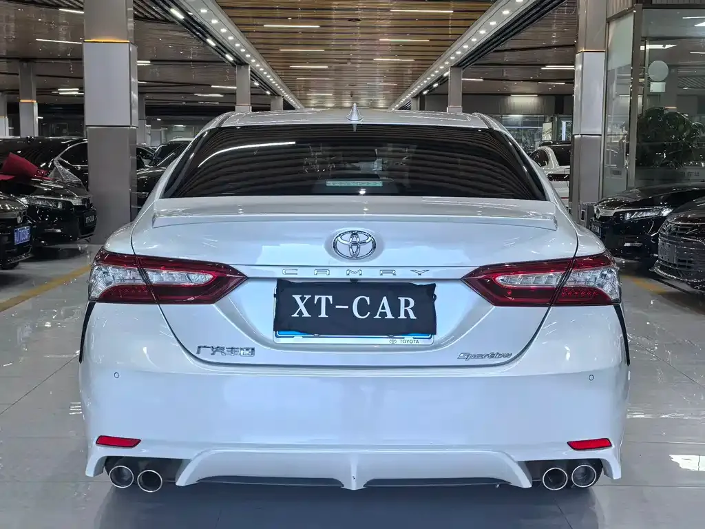 Toyota Camry — фото 5