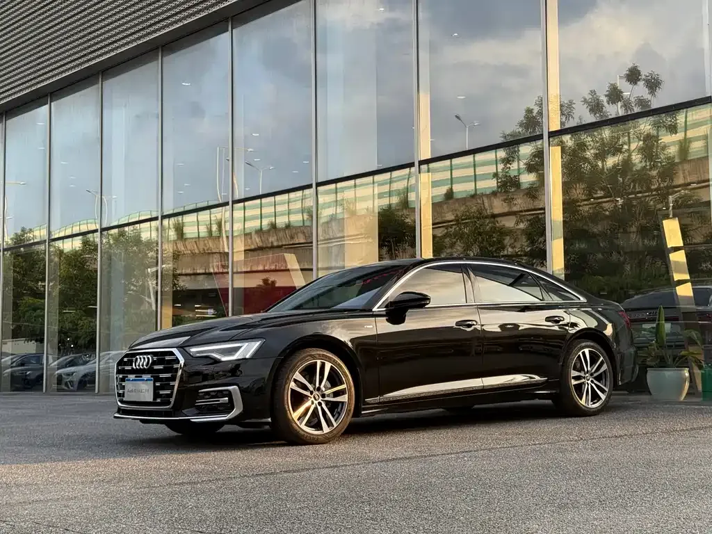 Audi A6L — фото 1