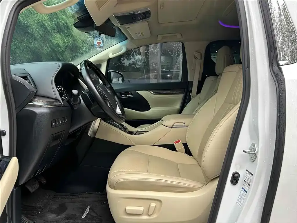 Toyota Alphard — фото 7