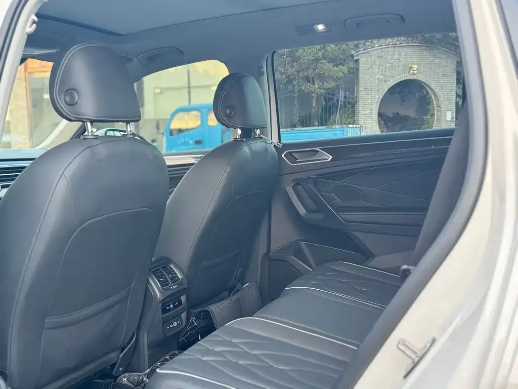 Volkswagen Tiguan L 2023 из CN, фото 4