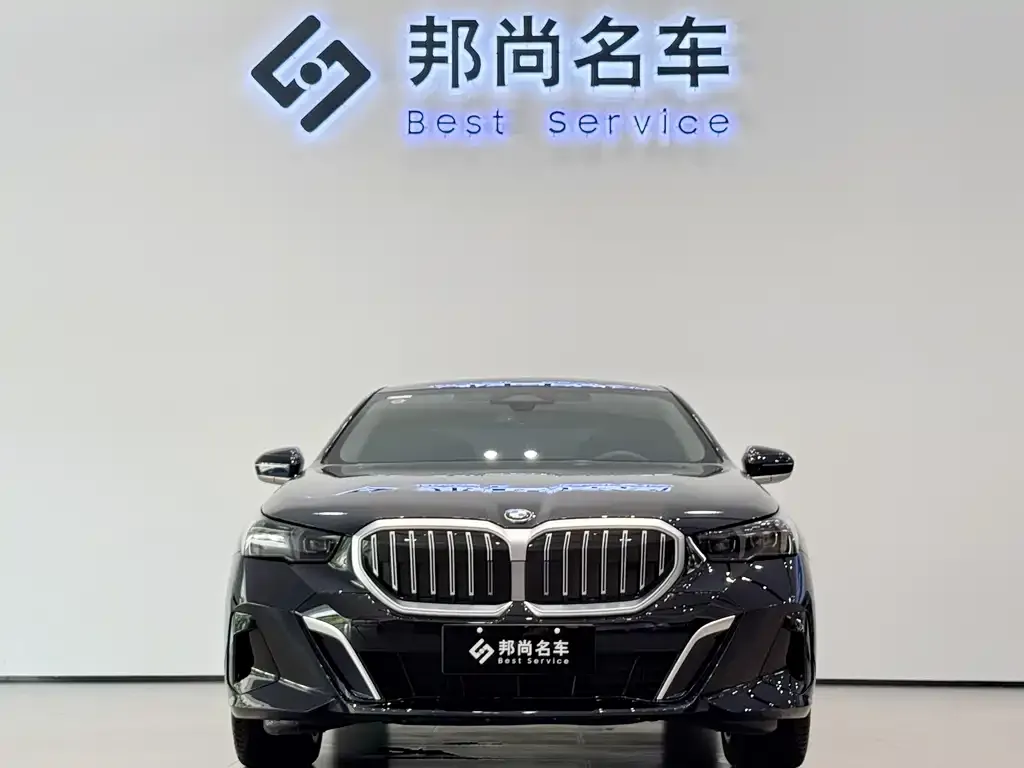 BMW 5 Series 2025 из CN, фото 2