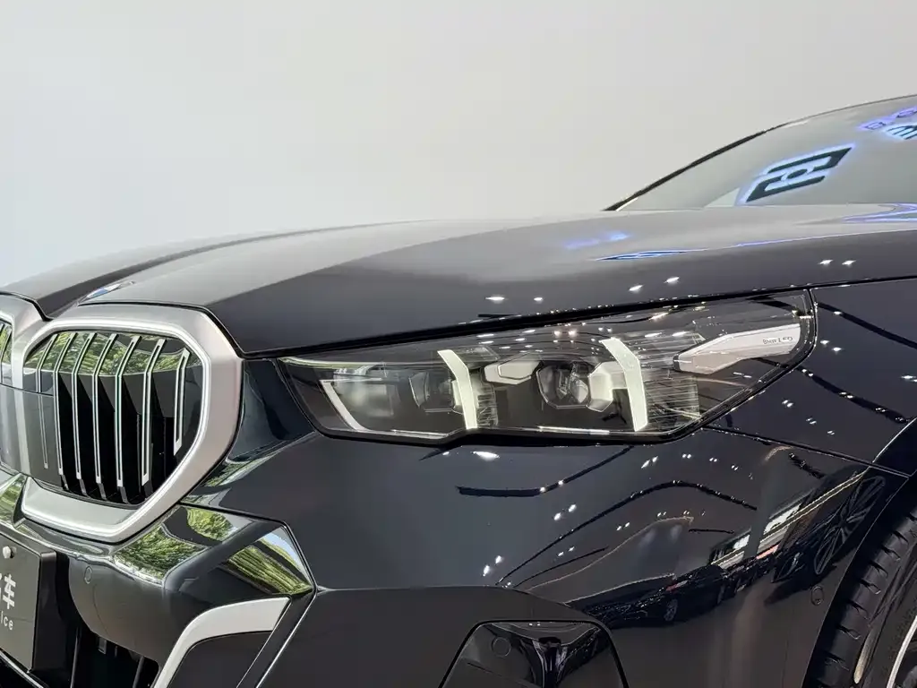 BMW 5 Series 2025 из CN, фото 3