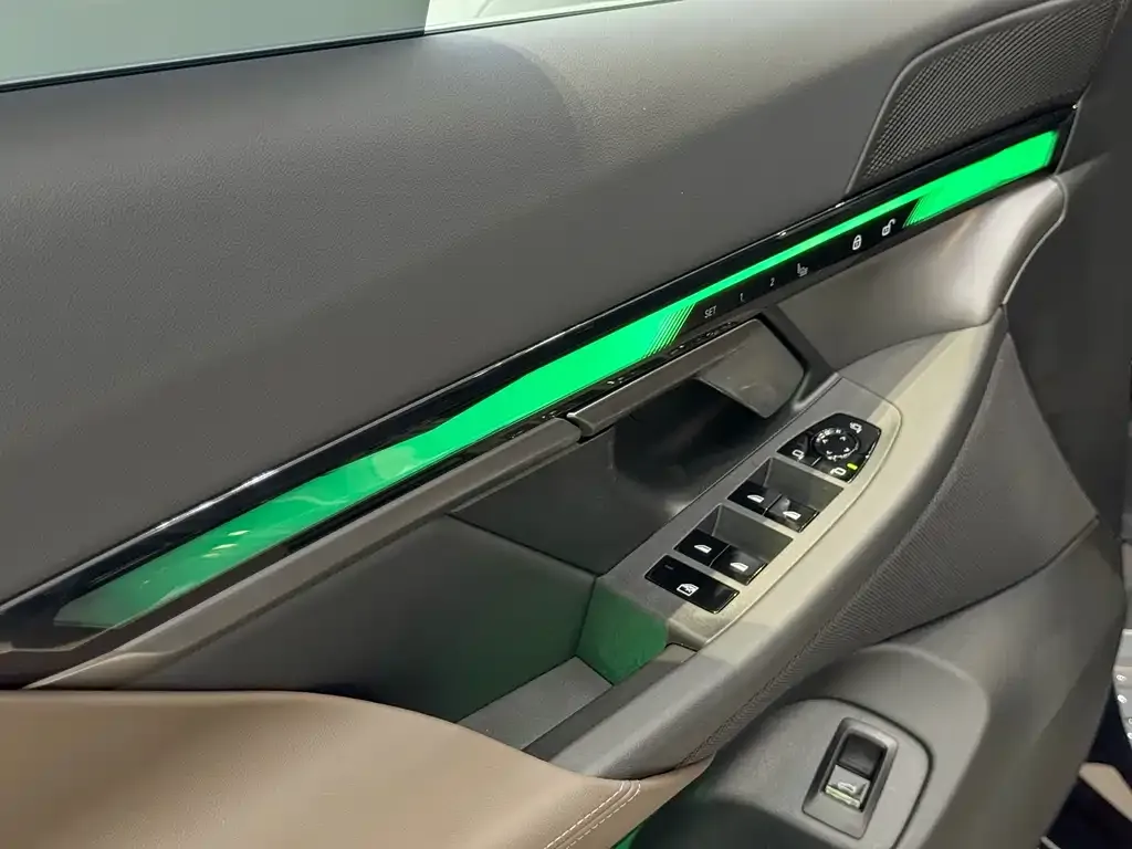 BMW 5 Series 2025 из CN, фото 9