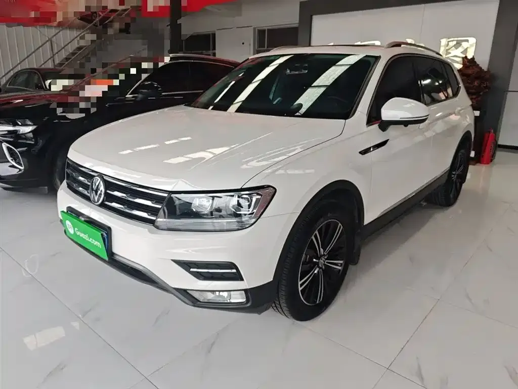 Volkswagen Tiguan L — фото 1