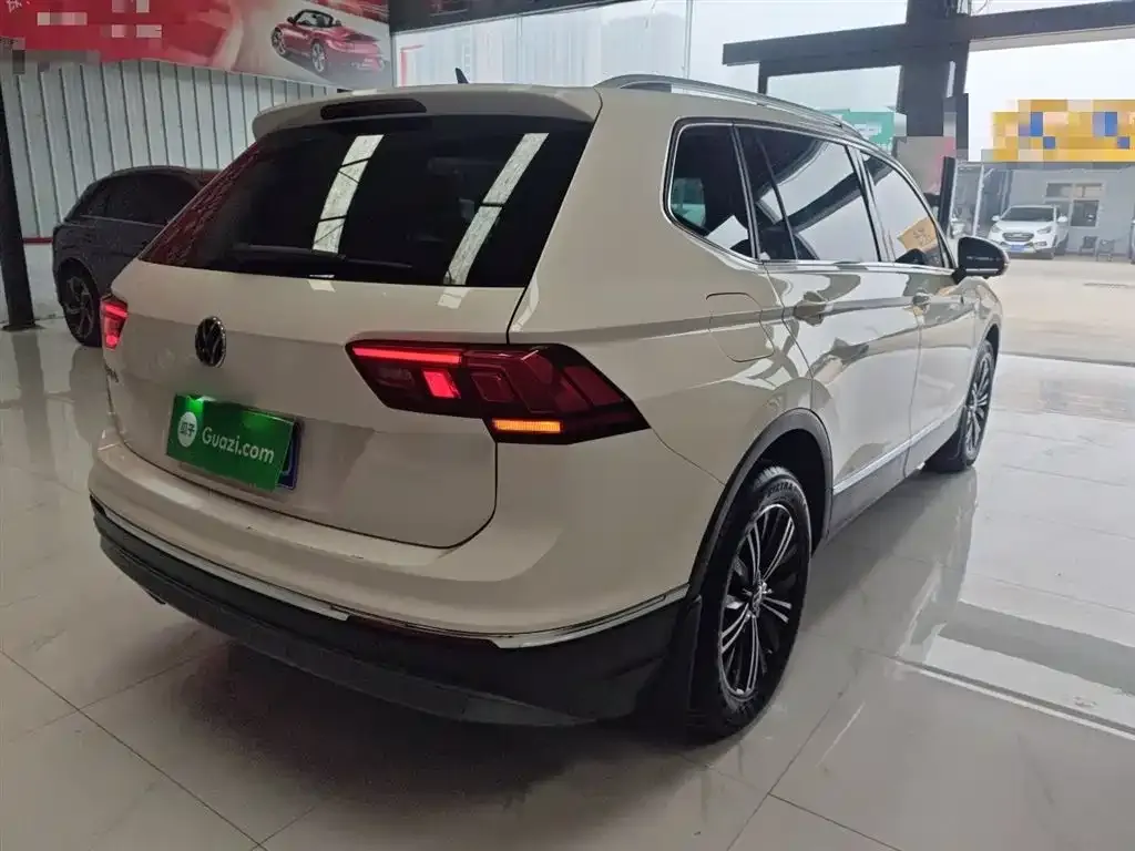 Volkswagen Tiguan L — фото 7