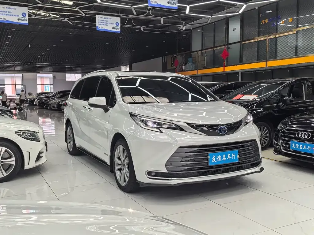 Toyota Sienna 2023 из CN, фото 3