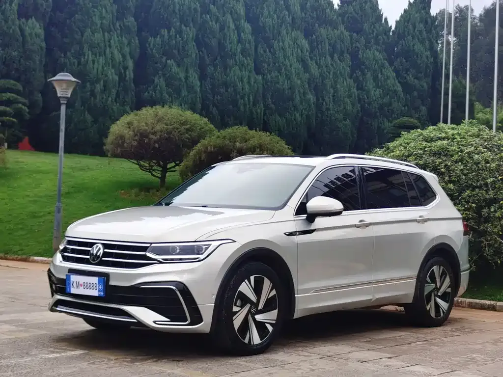 Volkswagen Tiguan L — фото 1