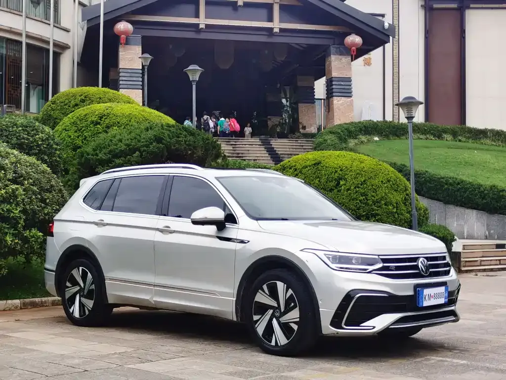 Volkswagen Tiguan L — фото 3