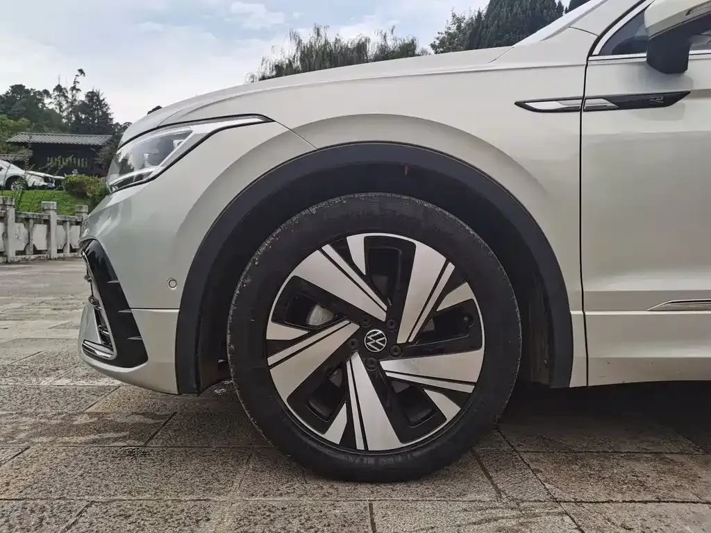Volkswagen Tiguan L — фото 5