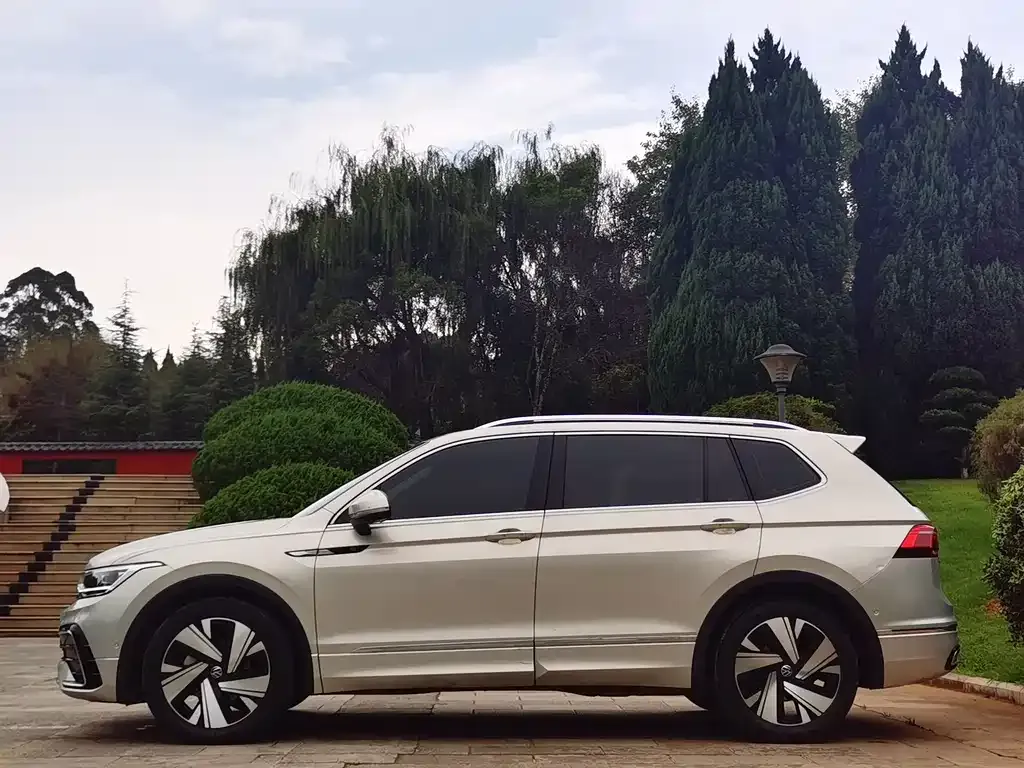 Volkswagen Tiguan L — фото 6