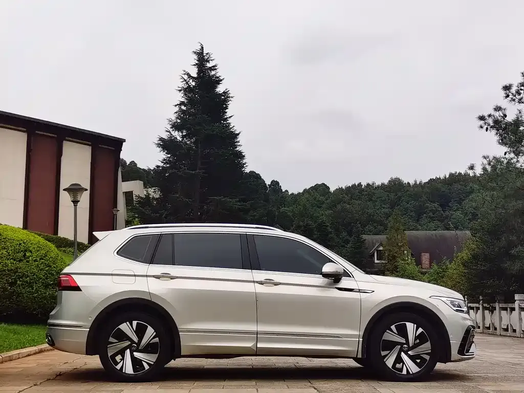 Volkswagen Tiguan L — фото 7