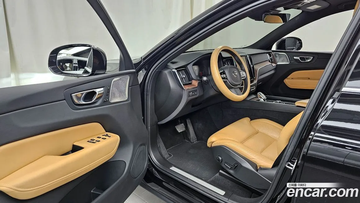 Volvo XC60 — фото 10