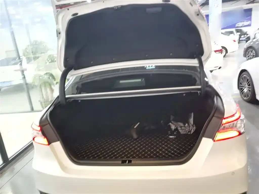 Toyota Camry 2023 из CN, фото 9