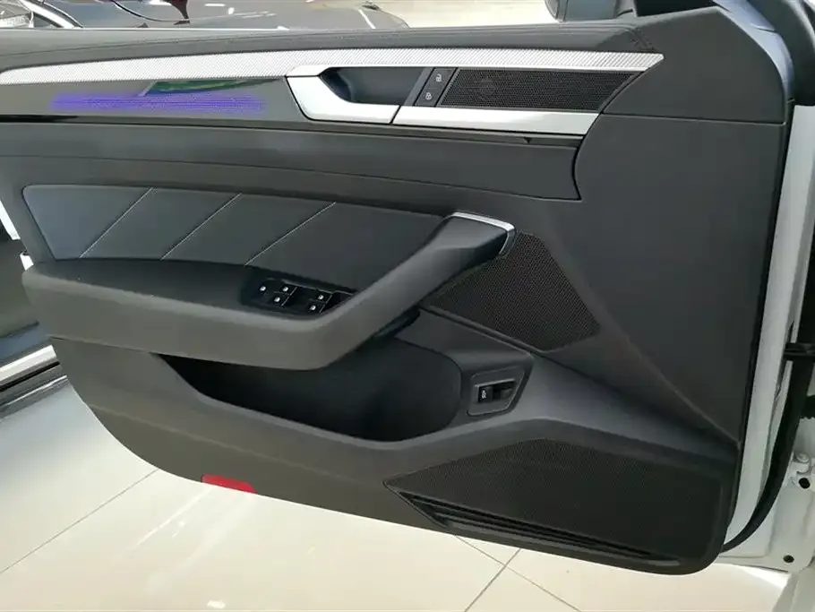 Volkswagen CC 2023 из CN, фото 7