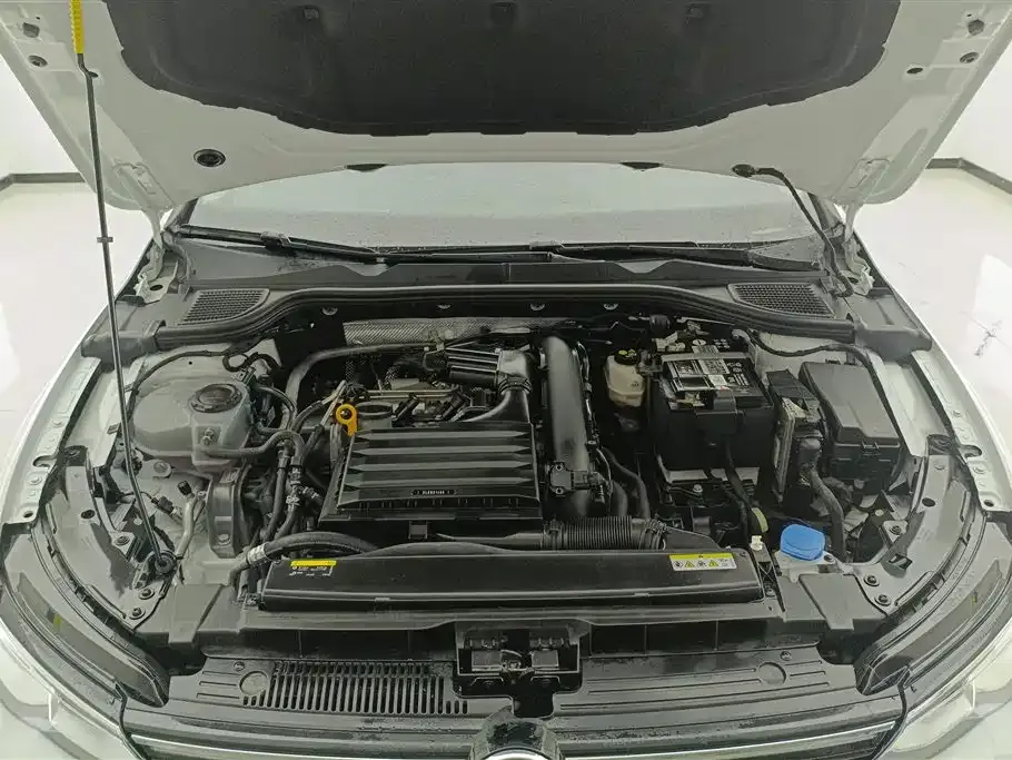 Volkswagen Golf 2023 из CN, фото 10
