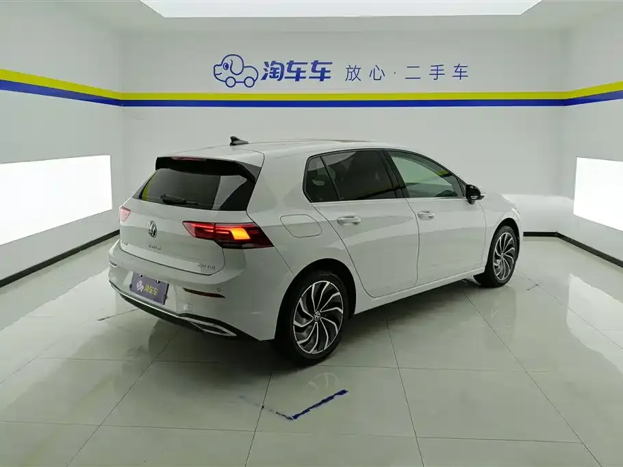 Volkswagen Golf 2023 из CN, фото 3