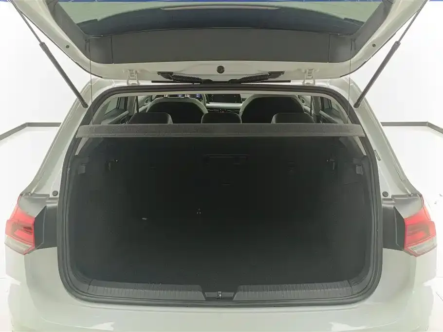 Volkswagen Golf 2023 из CN, фото 4