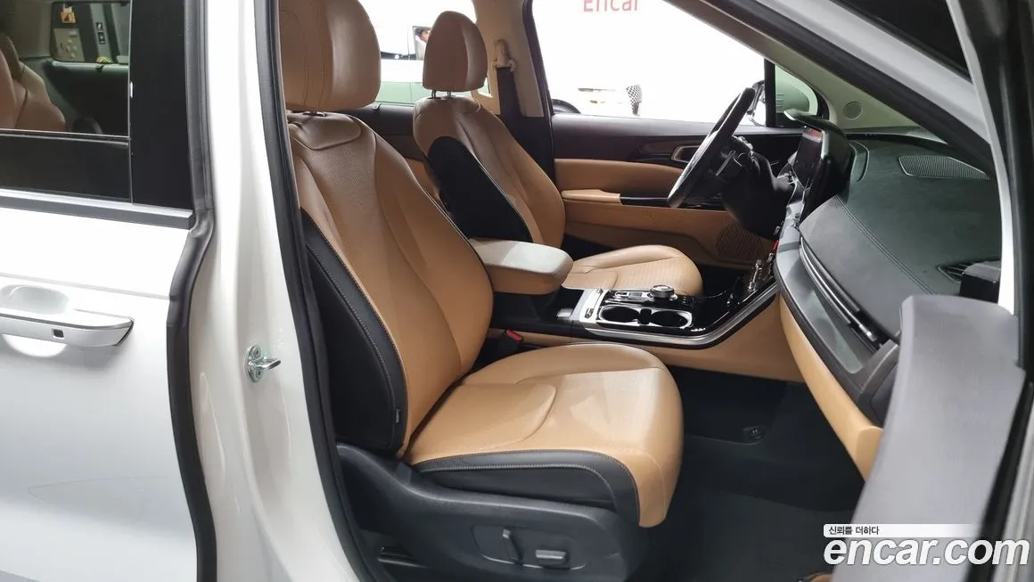 Kia Carnival — фото 10