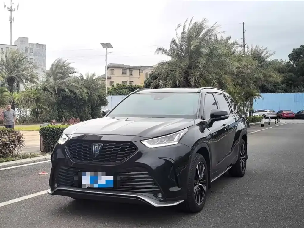 Toyota Crown Kluger 2022 из CN, фото 1