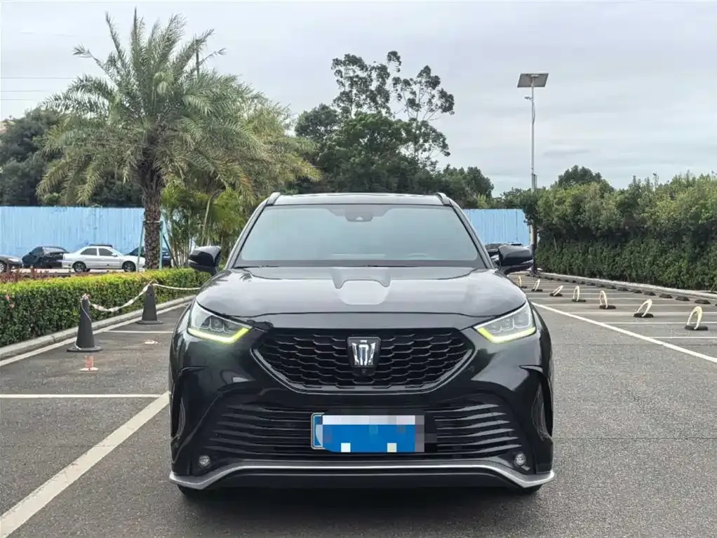 Toyota Crown Kluger 2022 из CN, фото 2