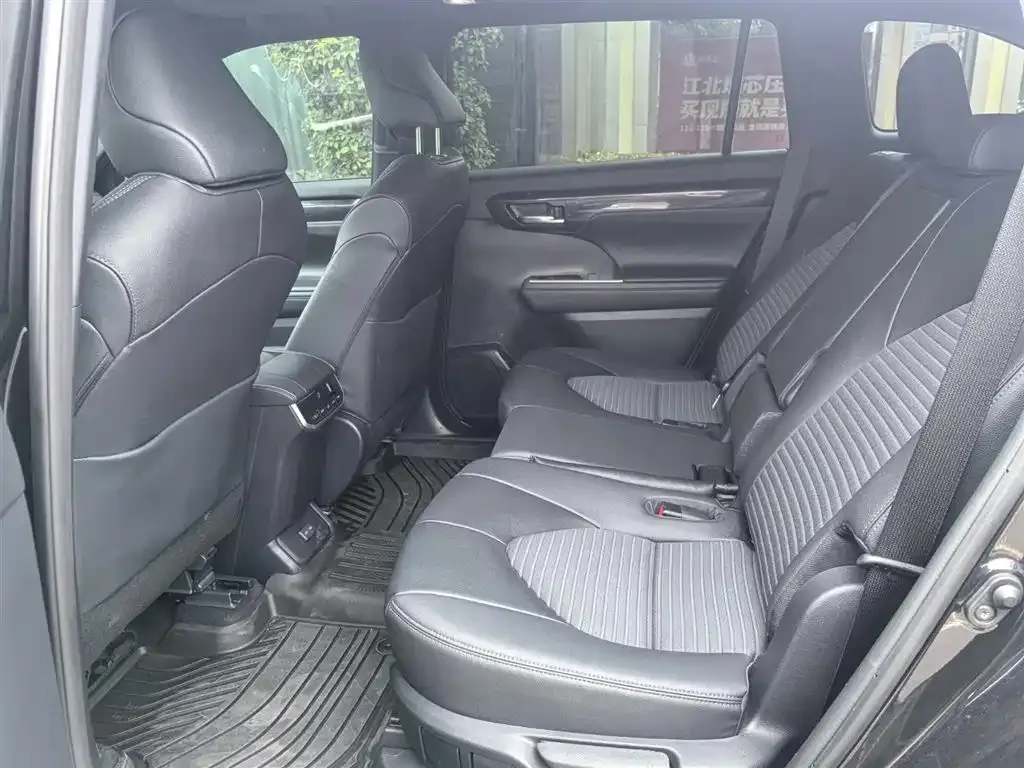 Toyota Crown Kluger 2022 из CN, фото 6