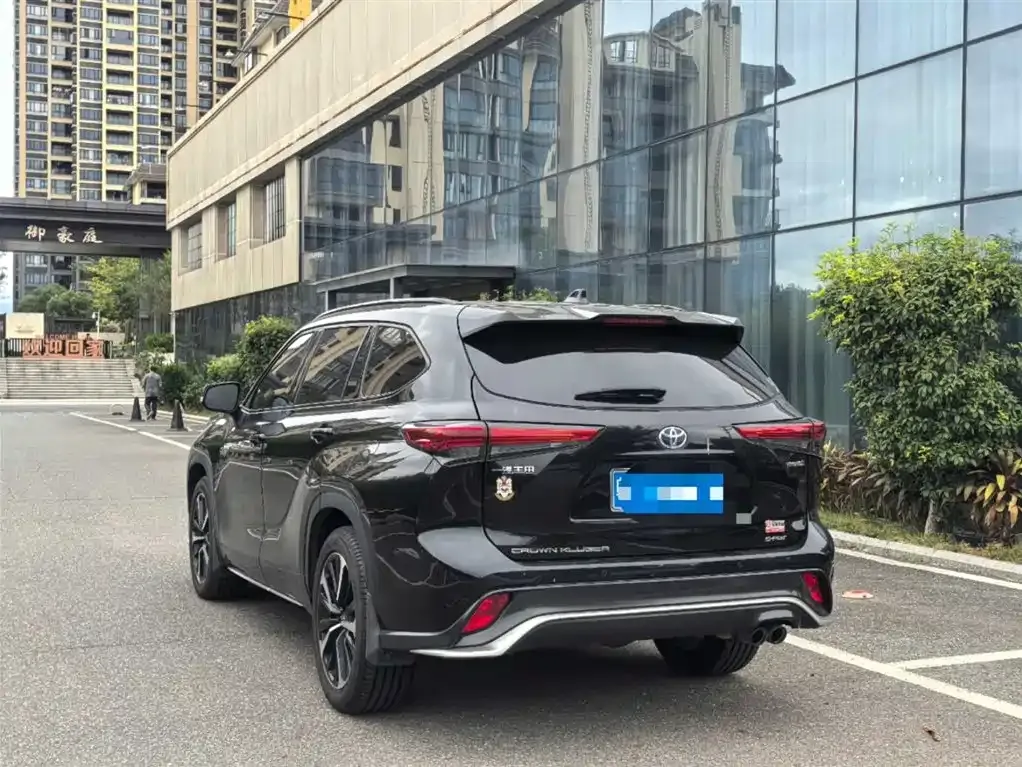 Toyota Crown Kluger 2022 из CN, фото 7