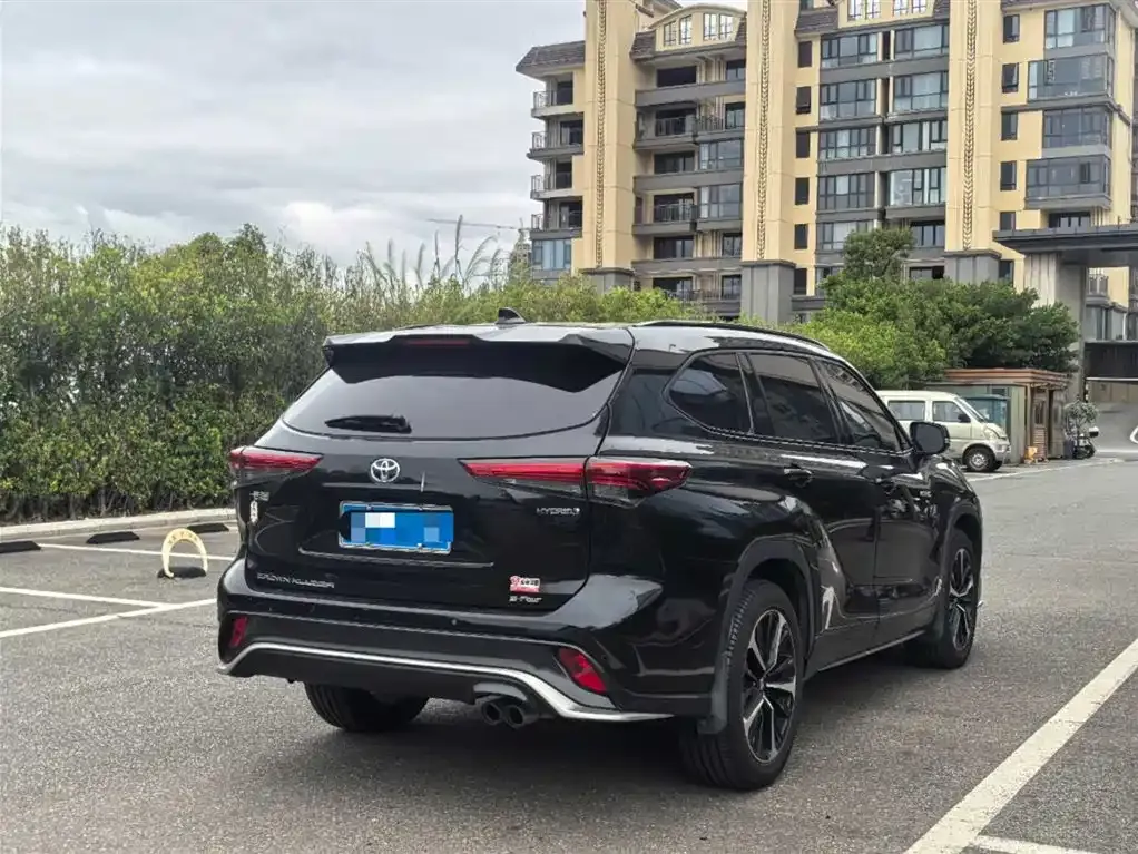 Toyota Crown Kluger 2022 из CN, фото 9